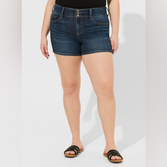Torrid 3.5‎ Inch Jegging Super Soft Denim High-Rise Short Sz 24 EUC - Picture 2 of 11